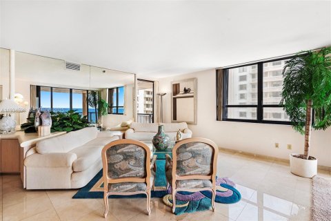 Copropriété à vendre à Bal Harbour, Floride: 2 chambres, 187.48 m2 № 1994557 - photo 4