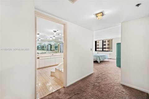 Copropriété à vendre à Bal Harbour, Floride: 2 chambres, 187.48 m2 № 1994557 - photo 26