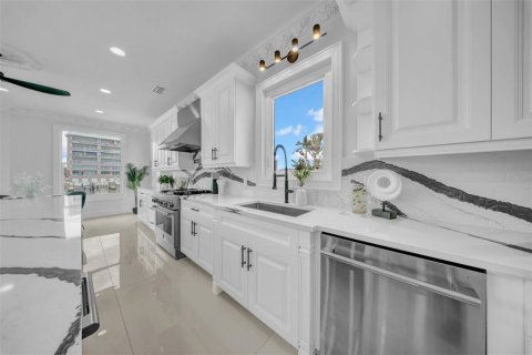 House in Clearwater, Florida 5 bedrooms, 538.65 sq.m. № 1905019 - photo 23