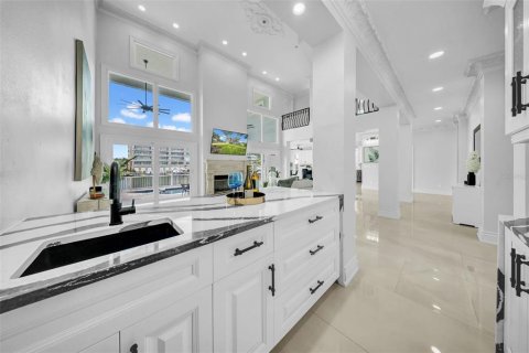 House in Clearwater, Florida 5 bedrooms, 538.65 sq.m. № 1905019 - photo 16