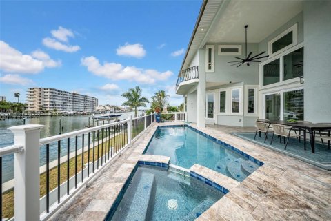 House in Clearwater, Florida 5 bedrooms, 538.65 sq.m. № 1905019 - photo 4