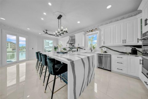 House in Clearwater, Florida 5 bedrooms, 538.65 sq.m. № 1905019 - photo 20