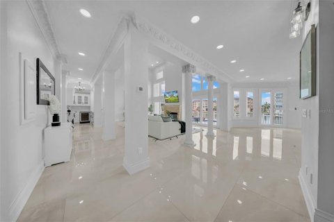 House in Clearwater, Florida 5 bedrooms, 538.65 sq.m. № 1905019 - photo 17