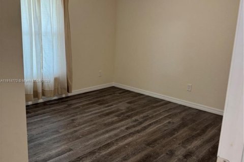 House in LaBelle, Florida 3 bedrooms, 140.84 sq.m. № 2068214 - photo 8