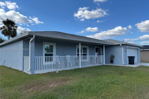 House in LaBelle, Florida 3 bedrooms, 140.84 sq.m. № 2068214 - photo 2