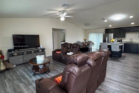 House in LaBelle, Florida 3 bedrooms, 140.84 sq.m. № 2068214 - photo 4