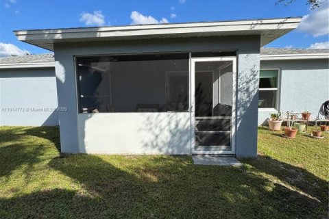 House in LaBelle, Florida 3 bedrooms, 140.84 sq.m. № 2068214 - photo 20