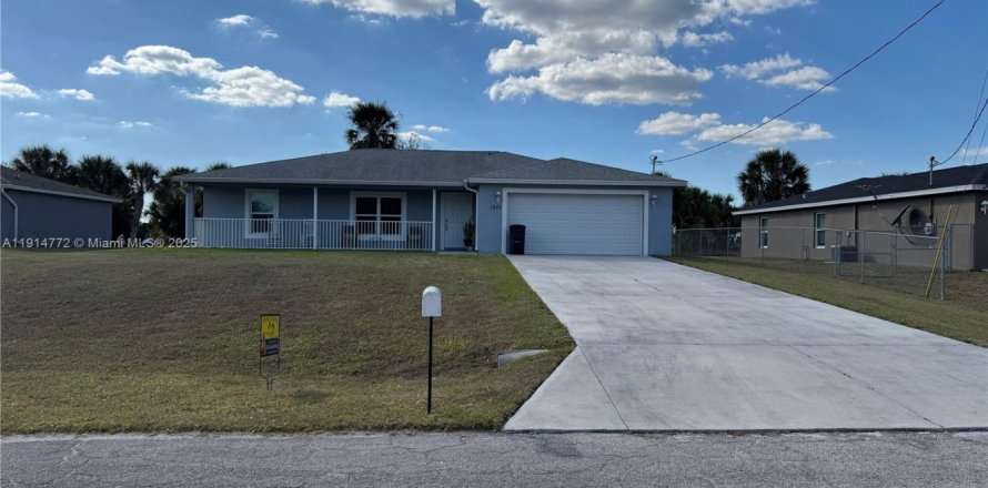 House in LaBelle, Florida 3 bedrooms, 140.84 sq.m. № 2068214