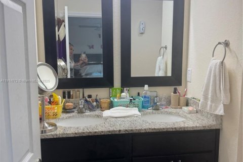 House in LaBelle, Florida 3 bedrooms, 140.84 sq.m. № 2068214 - photo 14