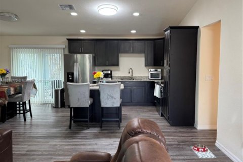 House in LaBelle, Florida 3 bedrooms, 140.84 sq.m. № 2068214 - photo 3