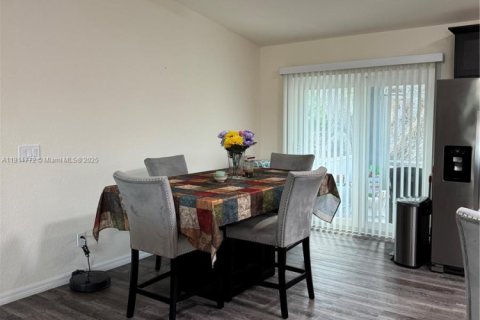 House in LaBelle, Florida 3 bedrooms, 140.84 sq.m. № 2068214 - photo 6