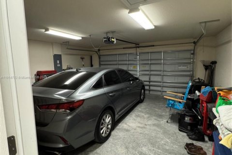 House in LaBelle, Florida 3 bedrooms, 140.84 sq.m. № 2068214 - photo 17