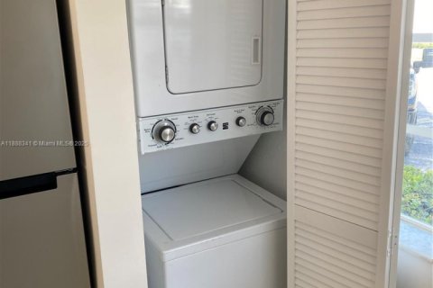 Снять в аренду виллу или дом в Майами, Флорида 2 спальни, 78.97м2, № 1942507 - фото 7