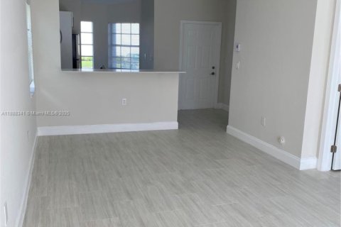 Снять в аренду виллу или дом в Майами, Флорида 2 спальни, 78.97м2, № 1942507 - фото 6