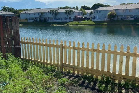 Снять в аренду виллу или дом в Майами, Флорида 2 спальни, 78.97м2, № 1942507 - фото 12