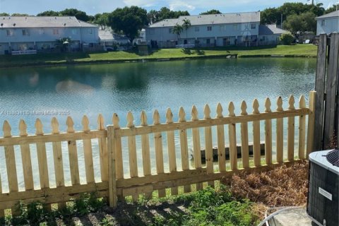 Снять в аренду виллу или дом в Майами, Флорида 2 спальни, 78.97м2, № 1942507 - фото 11