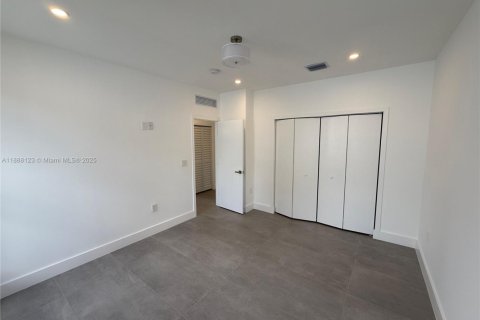 House in Miami, Florida 3 bedrooms № 1941208 - photo 23