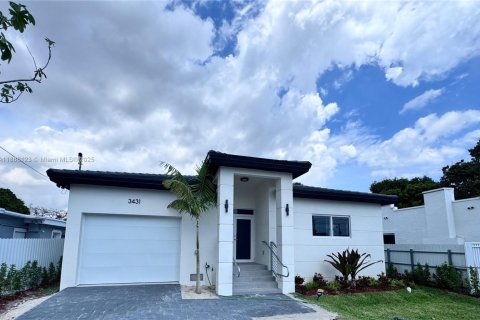 House in Miami, Florida 3 bedrooms № 1941208 - photo 2