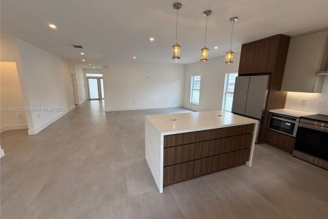 House in Miami, Florida 3 bedrooms № 1941208 - photo 13
