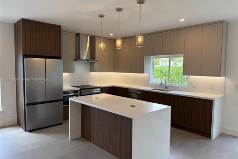 House in Miami, Florida 3 bedrooms № 1941208 - photo 15