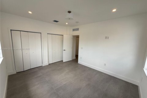 House in Miami, Florida 3 bedrooms № 1941208 - photo 21