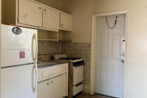 Купить коммерческую недвижимость в Майами, Флорида № 1974351 - фото 4