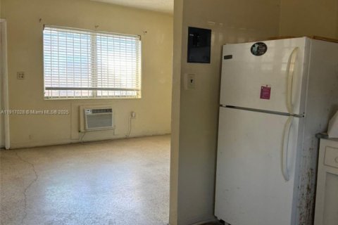 Купить коммерческую недвижимость в Майами, Флорида № 1974351 - фото 5