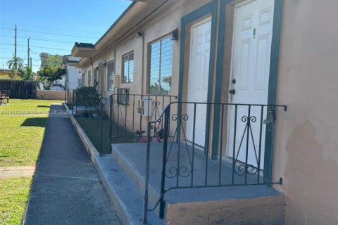 Купить коммерческую недвижимость в Майами, Флорида № 1974351 - фото 2