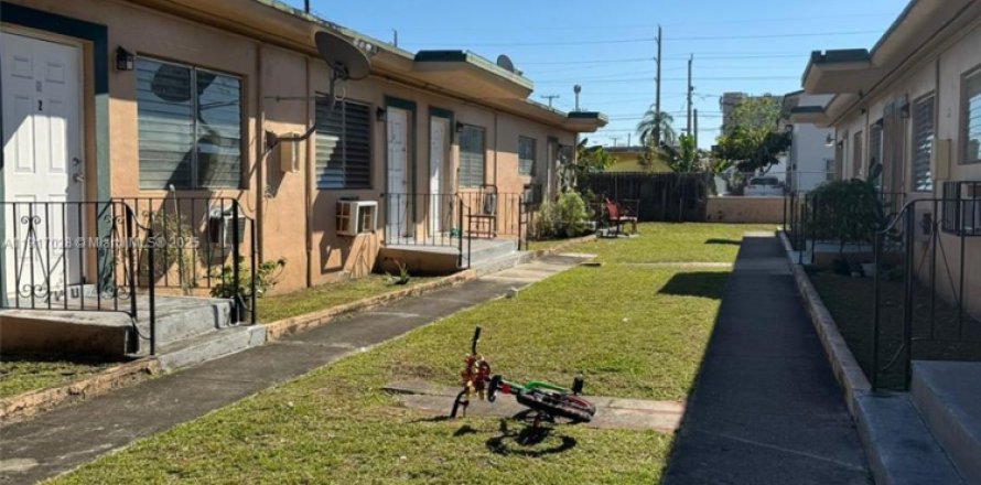 Коммерческая недвижимость в Майами, Флорида № 1974351