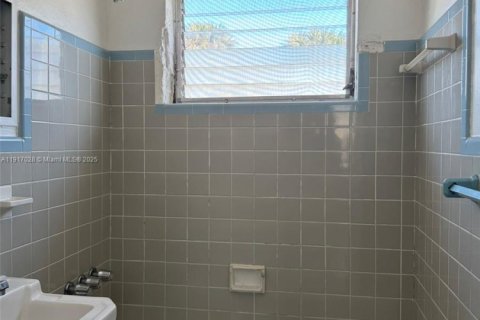 Купить коммерческую недвижимость в Майами, Флорида № 1974351 - фото 7