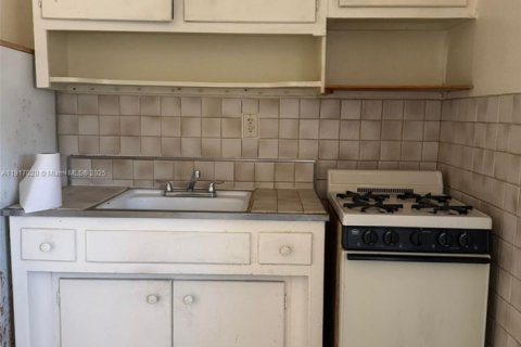 Купить коммерческую недвижимость в Майами, Флорида № 1974351 - фото 3