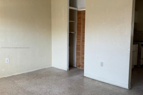 Купить коммерческую недвижимость в Майами, Флорида № 1974351 - фото 9