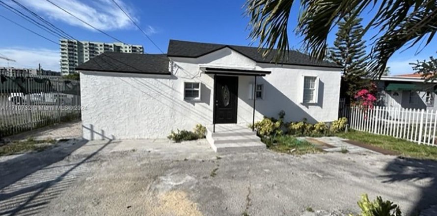 House in Miami, Florida 4 bedrooms, 102.19 sq.m. № 1462974