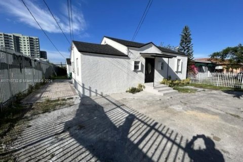 House in Miami, Florida 4 bedrooms, 102.19 sq.m. № 1462974 - photo 4