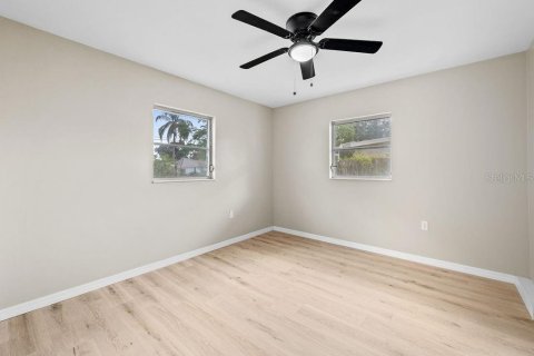 House in Saint Petersburg, Florida 2 bedrooms, 92.44 sq.m. № 1740444 - photo 16