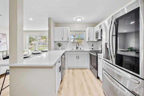 House in Saint Petersburg, Florida 2 bedrooms, 92.44 sq.m. № 1740444 - photo 9