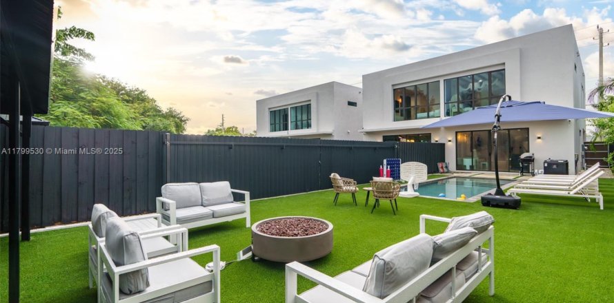 Таунхаус в Майами, Флорида 4 спальни, 161.65м2 № 1959449