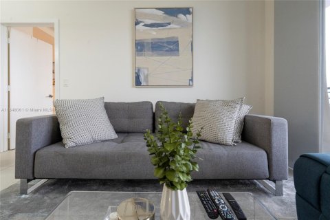 Condominio en alquiler en Doral, Florida, 2 dormitorios, 96.62 m2 № 1958077 - foto 7