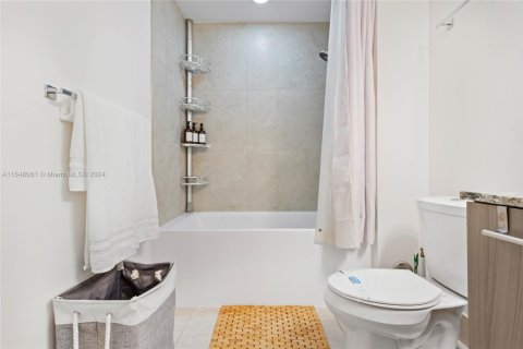 Condominio en alquiler en Doral, Florida, 2 dormitorios, 96.62 m2 № 1958077 - foto 27