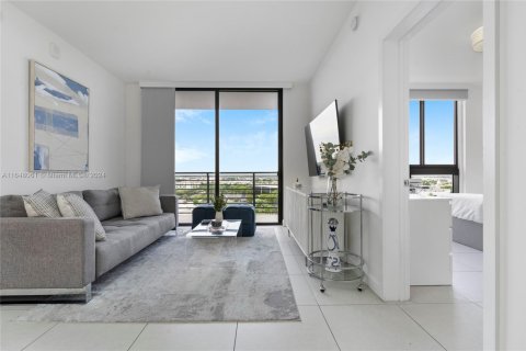 Condominio en alquiler en Doral, Florida, 2 dormitorios, 96.62 m2 № 1958077 - foto 1