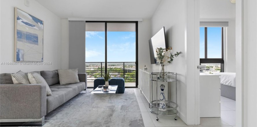 Condominio en Doral, Florida, 2 dormitorios № 1958077