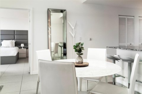 Condominio en alquiler en Doral, Florida, 2 dormitorios, 96.62 m2 № 1958077 - foto 9