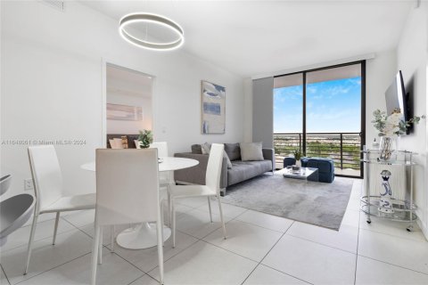 Condominio en alquiler en Doral, Florida, 2 dormitorios, 96.62 m2 № 1958077 - foto 3