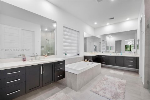 Купить виллу или дом в Паркленд, Флорида 6 спален, 429.39м2, № 2058949 - фото 8