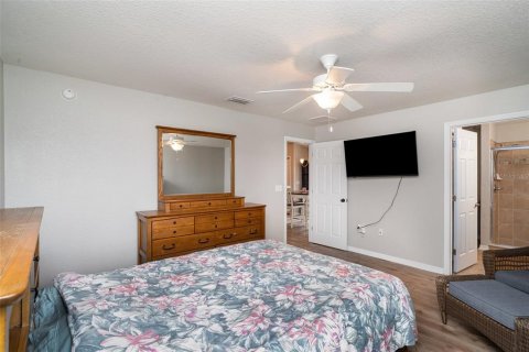 House in Gibsonton, Florida 4 bedrooms, 157 sq.m. № 1910217 - photo 19