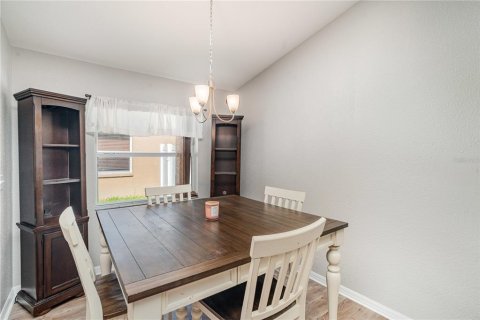 House in Gibsonton, Florida 4 bedrooms, 157 sq.m. № 1910217 - photo 8