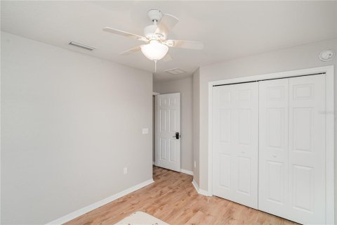 House in Gibsonton, Florida 4 bedrooms, 157 sq.m. № 1910217 - photo 13