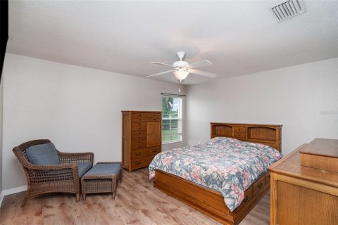 House in Gibsonton, Florida 4 bedrooms, 157 sq.m. № 1910217 - photo 18