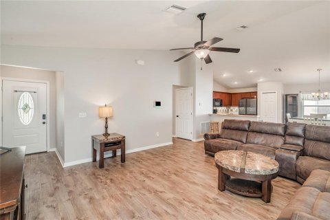 House in Gibsonton, Florida 4 bedrooms, 157 sq.m. № 1910217 - photo 7