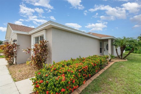 House in Gibsonton, Florida 4 bedrooms, 157 sq.m. № 1910217 - photo 29